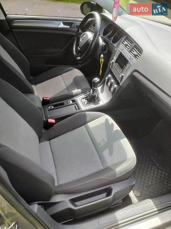 Хэтчбек Volkswagen Golf 2013 в Виннице