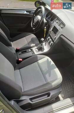 Хэтчбек Volkswagen Golf 2013 в 