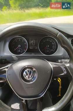 Хэтчбек Volkswagen Golf 2013 в 