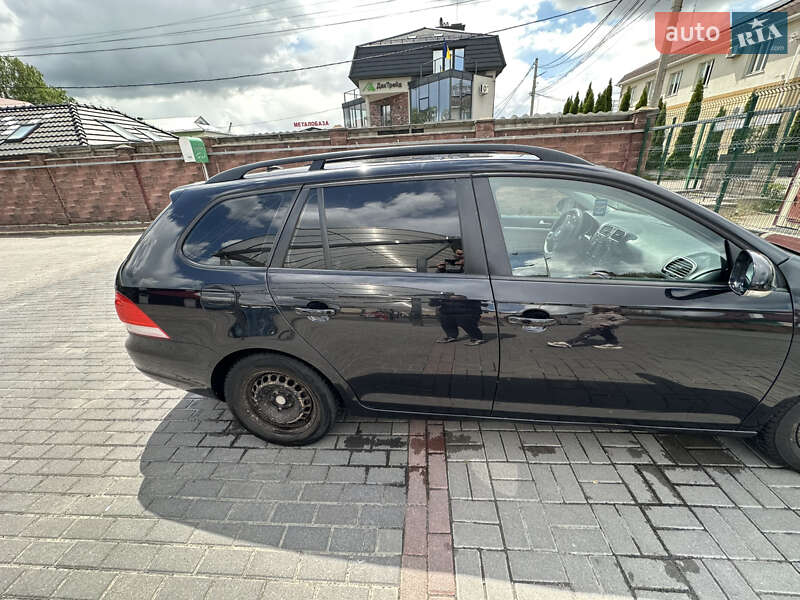 Універсал Volkswagen Golf 2009 в Рівному