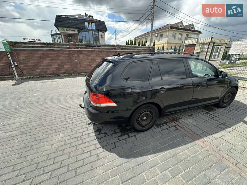 Універсал Volkswagen Golf 2009 в Рівному