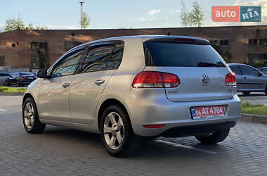 Хетчбек Volkswagen Golf 2010 в 