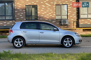 Хетчбек Volkswagen Golf 2010 в 