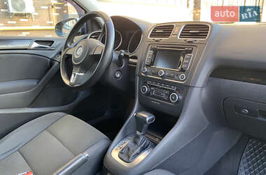 Хетчбек Volkswagen Golf 2010 в 