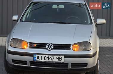 Хетчбек Volkswagen Golf 2000 в 