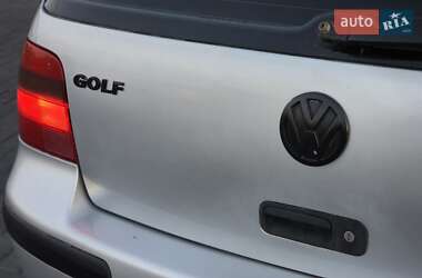 Хетчбек Volkswagen Golf 2000 в 