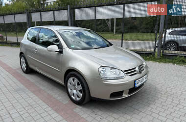 Хетчбек Volkswagen Golf 2005 в Запоріжжі