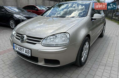 Хетчбек Volkswagen Golf 2005 в 