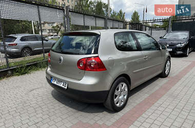 Хетчбек Volkswagen Golf 2005 в 
