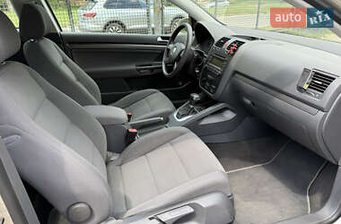 Хетчбек Volkswagen Golf 2005 в 