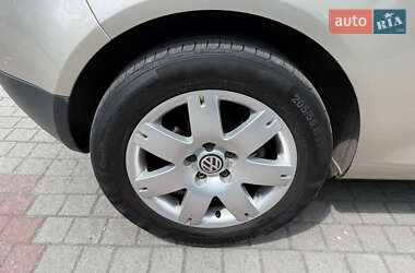 Хетчбек Volkswagen Golf 2005 в 