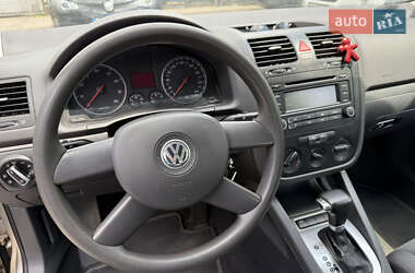 Хетчбек Volkswagen Golf 2005 в 