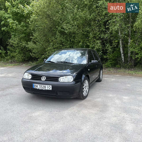Хетчбек Volkswagen Golf 2001 в Звягелі
