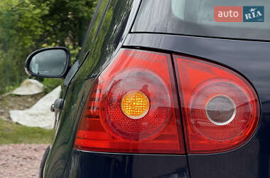 Хетчбек Volkswagen Golf 2004 в 