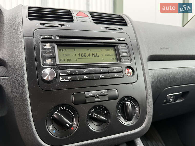 Хетчбек Volkswagen Golf 2004 в Дрогобичі