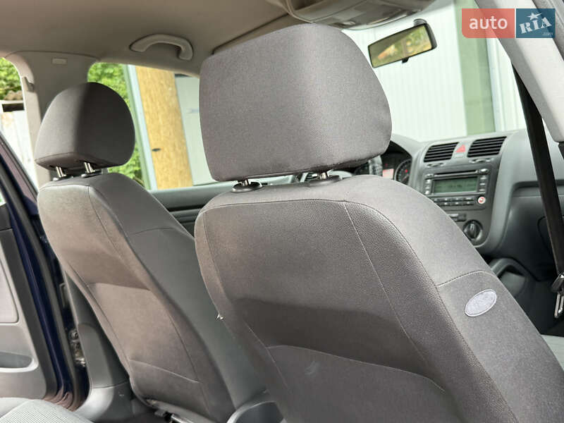 Хетчбек Volkswagen Golf 2004 в Дрогобичі