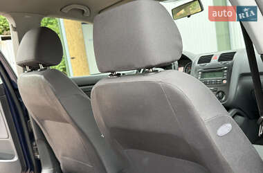 Хетчбек Volkswagen Golf 2004 в 