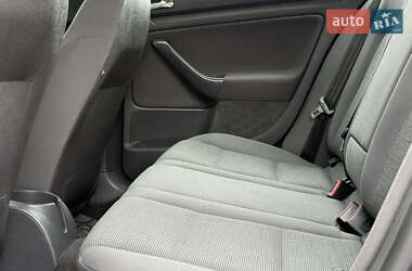Хетчбек Volkswagen Golf 2004 в 