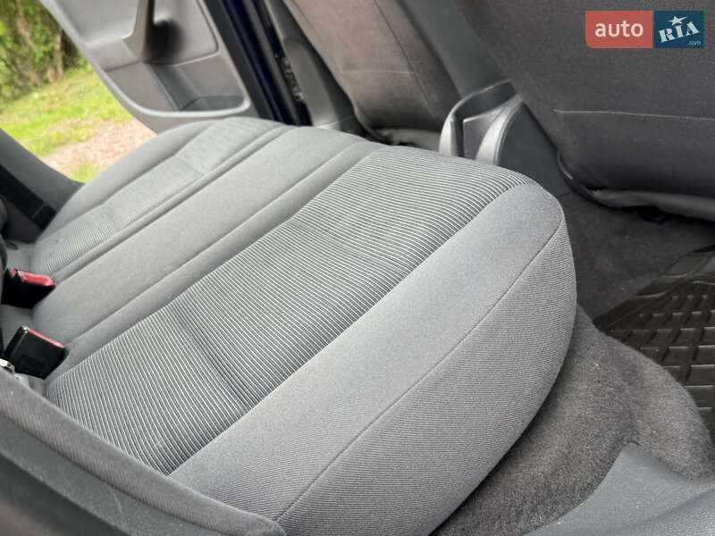 Хетчбек Volkswagen Golf 2004 в Дрогобичі