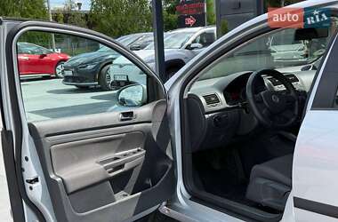 Хетчбек Volkswagen Golf 2004 в 