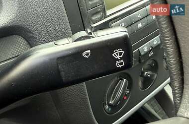 Хетчбек Volkswagen Golf 2004 в 
