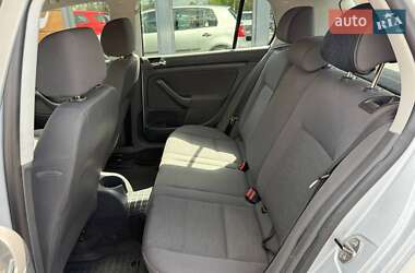 Хетчбек Volkswagen Golf 2004 в 