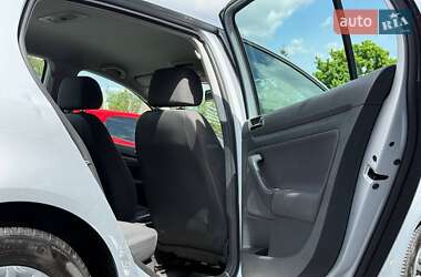 Хетчбек Volkswagen Golf 2004 в 