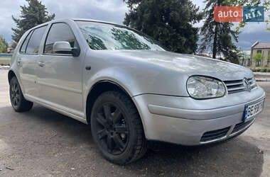 Хетчбек Volkswagen Golf 2002 в 