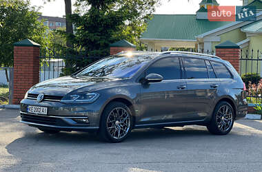 Универсал Volkswagen Golf 2019 в 