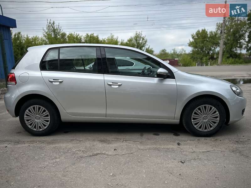 Хетчбек Volkswagen Golf 2009 в Сумах