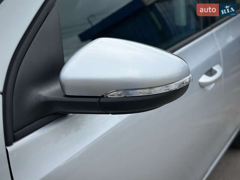 Хетчбек Volkswagen Golf 2009 в Сумах