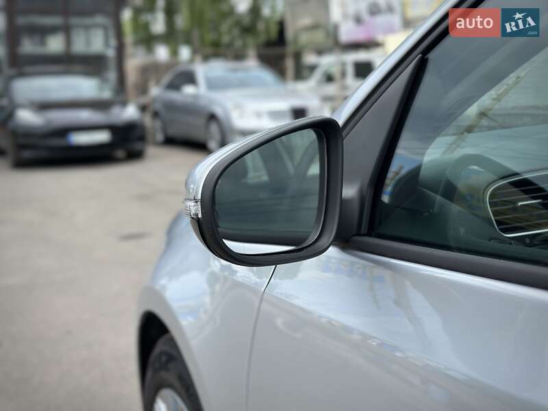 Хетчбек Volkswagen Golf 2009 в Сумах