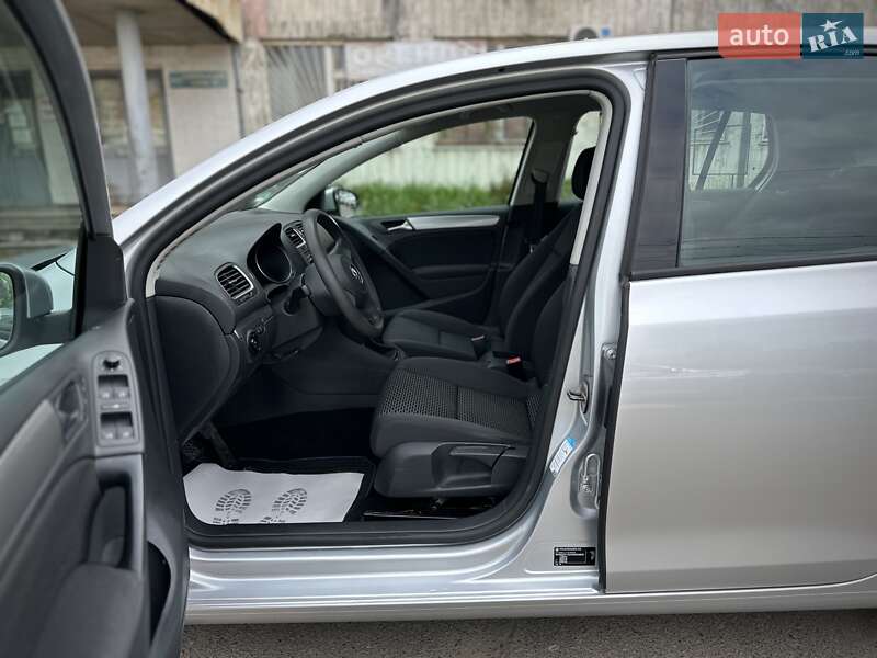 Хетчбек Volkswagen Golf 2009 в Сумах