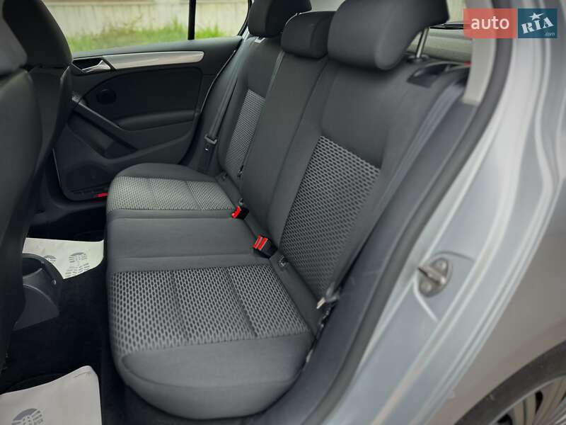 Хетчбек Volkswagen Golf 2009 в Сумах