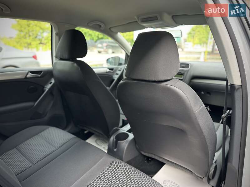 Хетчбек Volkswagen Golf 2009 в Сумах