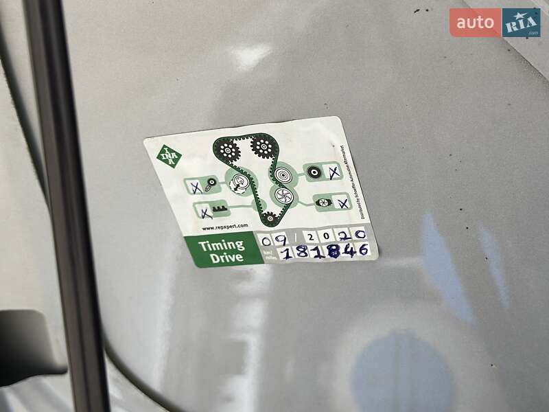 Хетчбек Volkswagen Golf 2009 в Сумах