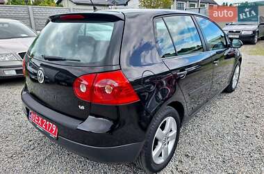 Хетчбек Volkswagen Golf 2005 в 