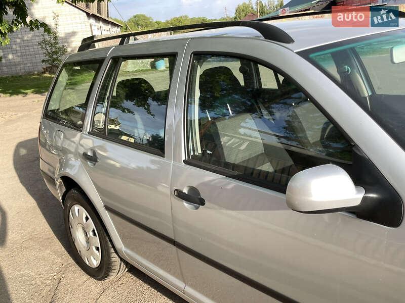 Універсал Volkswagen Golf 2003 в Згурівці