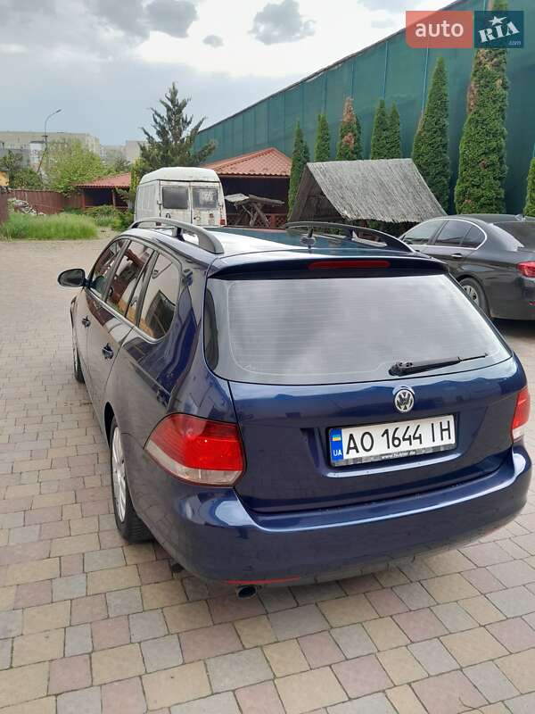 Універсал Volkswagen Golf 2011 в Мукачевому