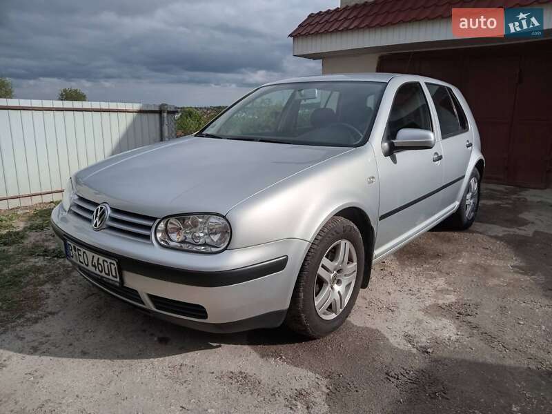 Хэтчбек Volkswagen Golf 2002 в Тернополе