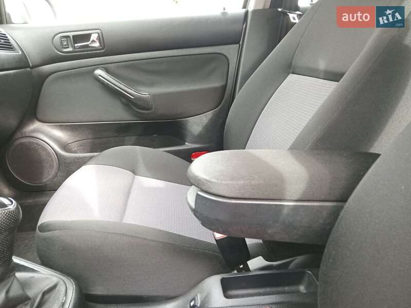 Хэтчбек Volkswagen Golf 2002 в Тернополе