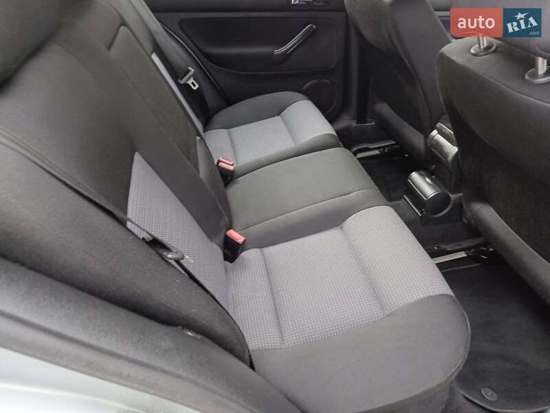 Хэтчбек Volkswagen Golf 2002 в Тернополе