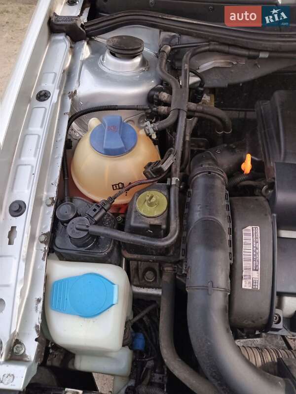 Хэтчбек Volkswagen Golf 2002 в Тернополе