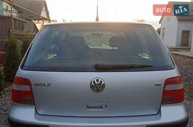 Хэтчбек Volkswagen Golf 2003 в 