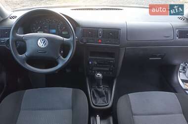 Хэтчбек Volkswagen Golf 2003 в 