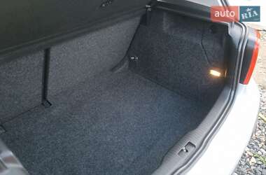 Хэтчбек Volkswagen Golf 2003 в 