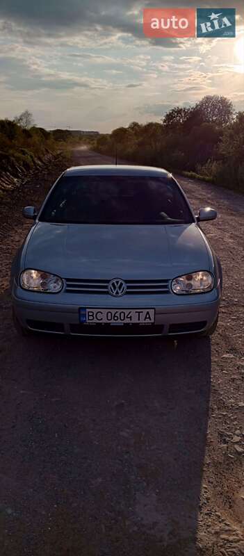 Volkswagen Golf 2003