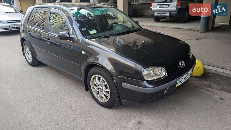 Хетчбек Volkswagen Golf 2001 в Києві