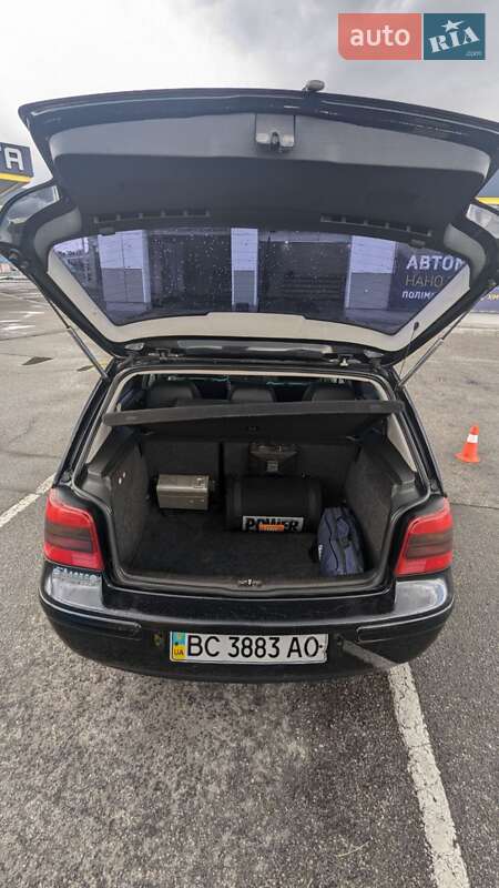 Хетчбек Volkswagen Golf 2001 в Києві