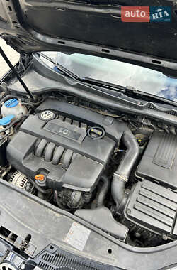 Хетчбек Volkswagen Golf 2006 в 